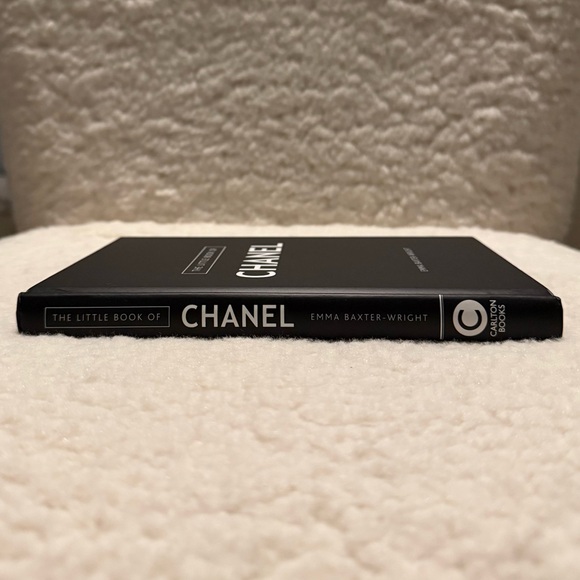 Fashion Books - Picture 9 of 10